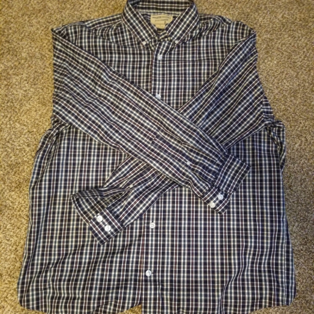 Large Deluth Trading button down Men's dress shirt